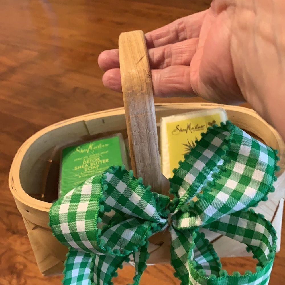 Gift Basket with soaps - Picture 3 of 5